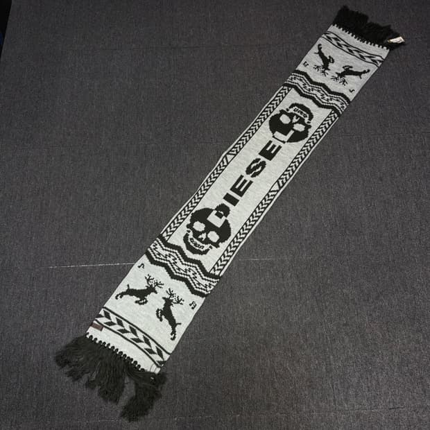 디젤 스컬 니트짜임 목도리