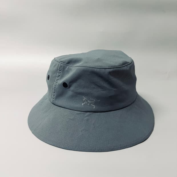 아크테릭스 ARCTERYX 그레이 버킷햇 모자