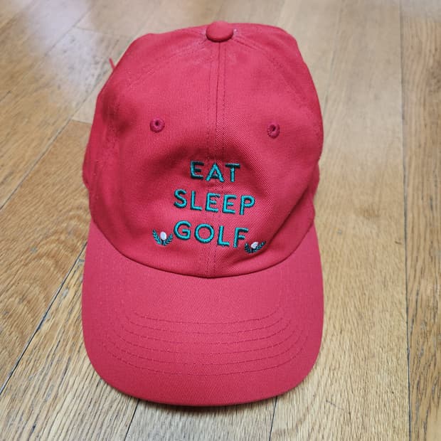 "VARZAR Eat Sleep Golf 레드 볼캡 – 힙스터 골퍼 필수