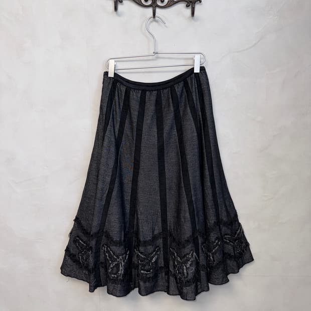 Charcoal black grunge lace pleats skirt