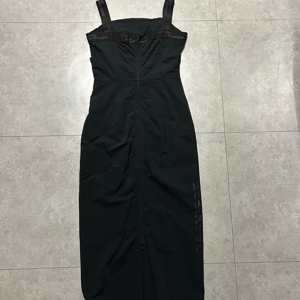 타임 포스트모던  블랙컬러  레터링 원피스 44size  