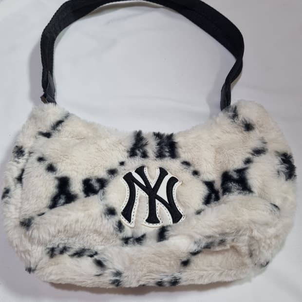 MLB 엠엘비 모노그램 퍼 호보백