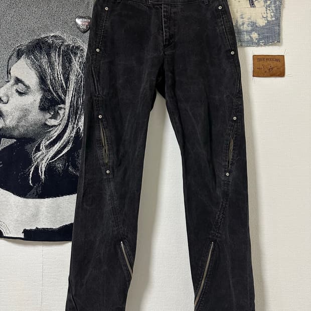 넥스트도어립스 트위스트 디테일 지퍼기믹 워싱데님