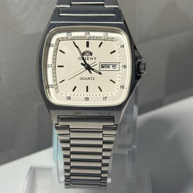 오리엔트 tv디자인 쿼츠 손목시계