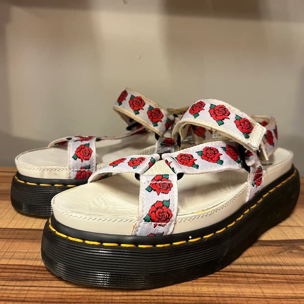 닥터마틴 아기네그 딘 로즈 샌들