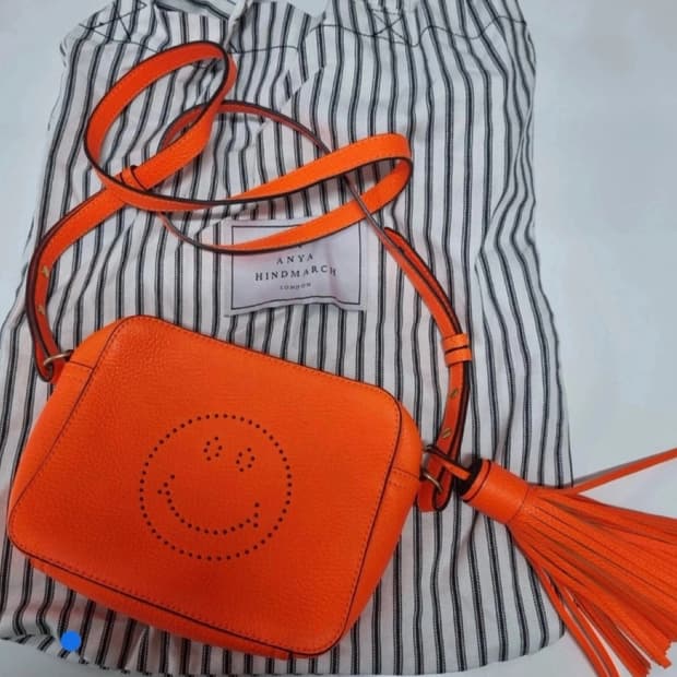 anya hindmarch 안냐 힌드마치 스마일리 크로스백