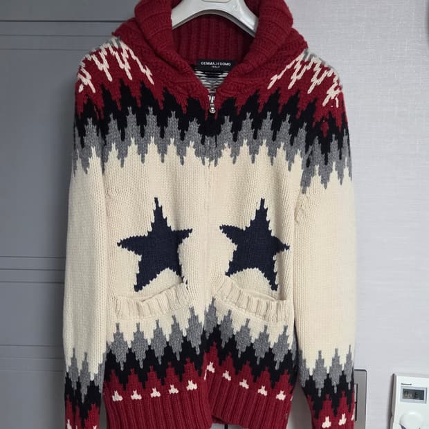 GEMMA.HUOMO 별 패턴 숄카라 니트