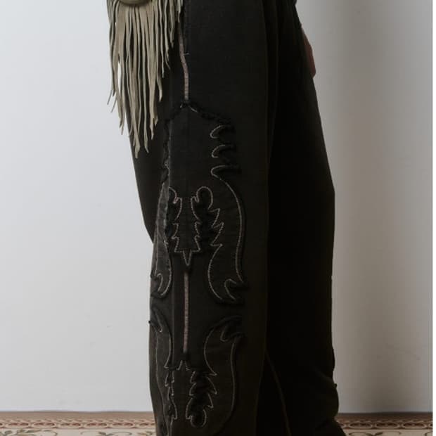 [1] 무라아에르 페더 아플리케 스웻팬츠