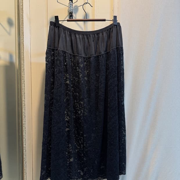 BLACK LACE TIERED MAXI SKIRT