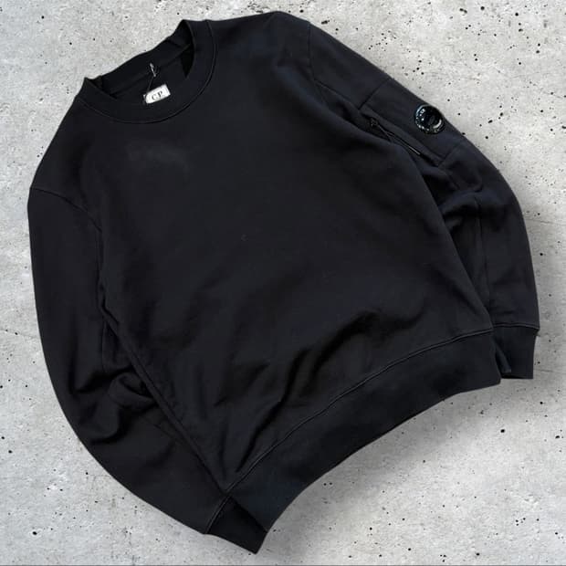 [S] 22ss C.P. 컴퍼니 블랙 맨투맨 티셔츠 C239