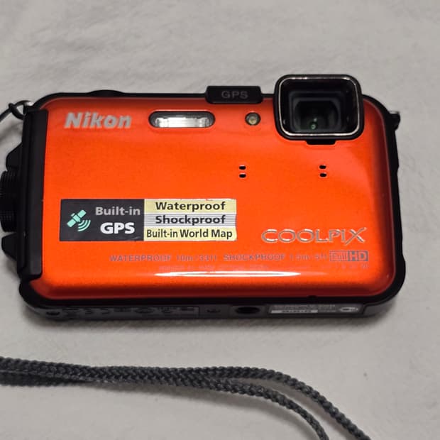 니콘 쿨픽스 aw100 주황 빈티지 디카