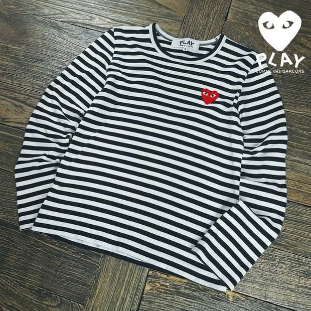 [꼼데가르송] 레드 와펜 스트라이프 롱슬리브 긴팔티 P01608