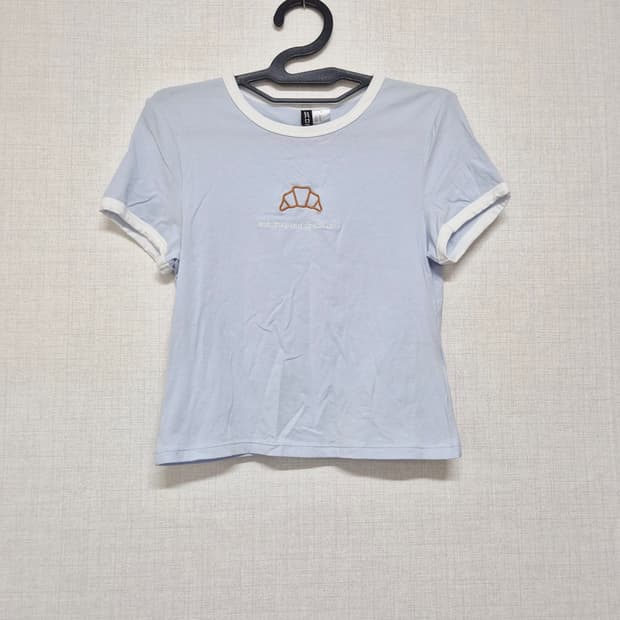 H&M 크루아상 반팔 티셔츠