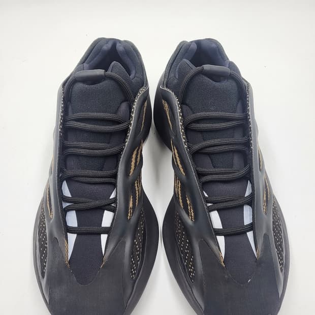 아디다스 이지 700 V3 클레이 브라운 280 솔닷케어완료