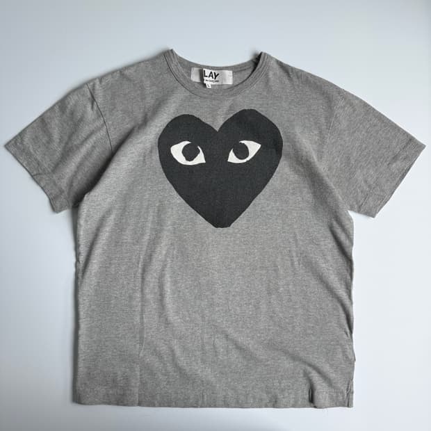 Comme des garcons 꼼데가르송 빅하트 그레이 반팔티셔츠