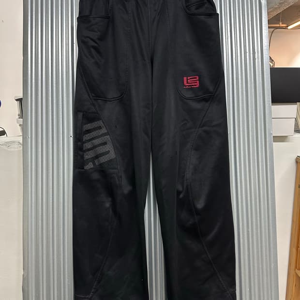 [S] 나이키 르브론 시그니처 컬렉션 트레이닝 팬츠 블랙 