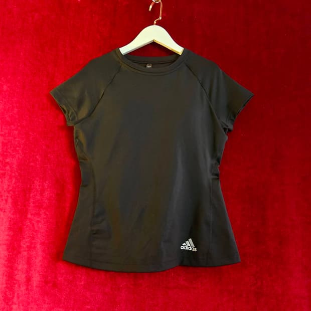아디다스(Adidas) 스포츠 기능성

브라탑 슬림핏 반팔티셔츠