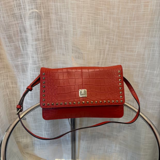 정품 MCM 스터드 금장 숄더백    