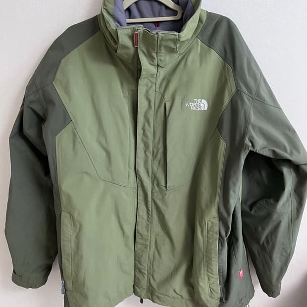 [100] 노스페이스 카키 바람막이