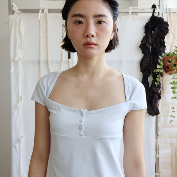 BUTTON LEAF SQUARE T-SHIRT SKY BLUE