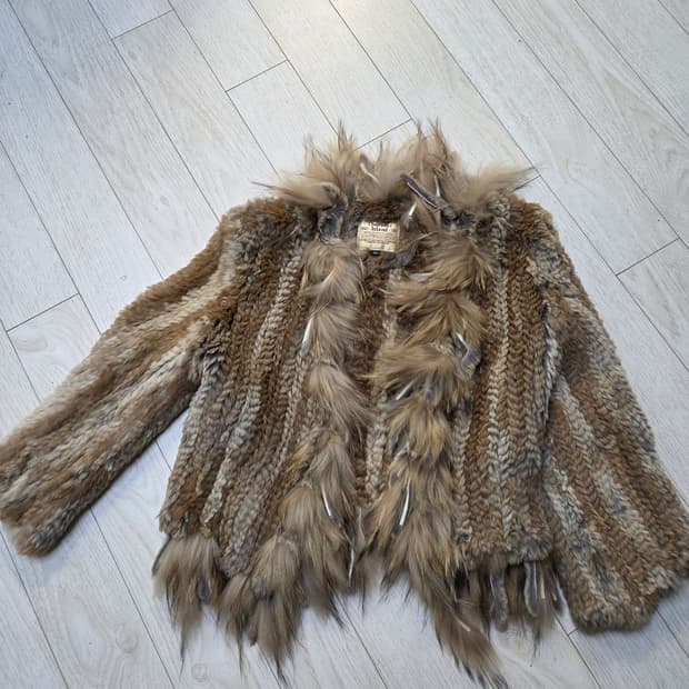 써스데이아일랜드  토끼털 너구리털 자켓 90