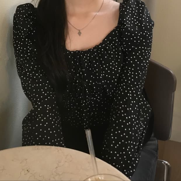 어반라인 도트 블라우스
