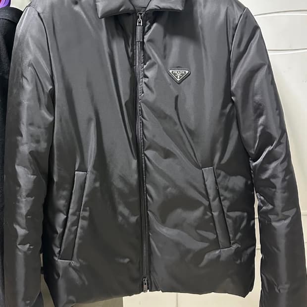 프라다 리나일론 크롭 다운 자켓 블랙 s