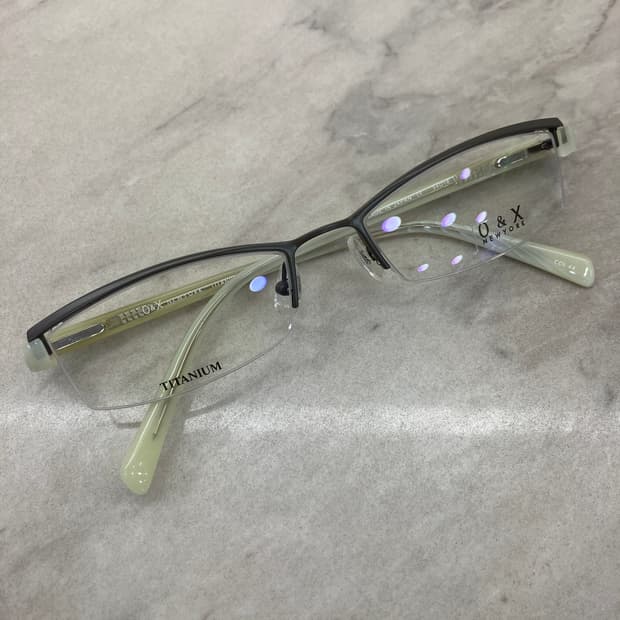오앤엑스 O&X New York 에메랄드 그레이 스퀘어 반무테 메탈 안경