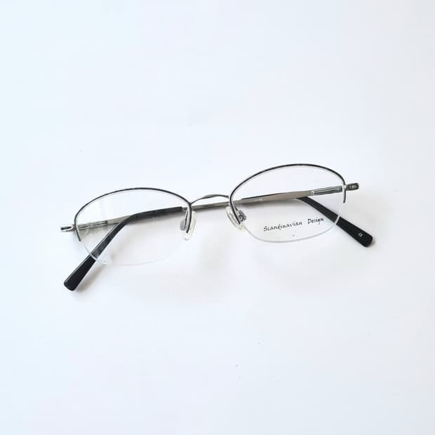 데드스탁 지적인무드 슬림 실버 반무테 안경테 769