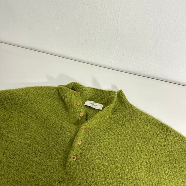 FREE 앳코너 녹차 크루넥 니트
