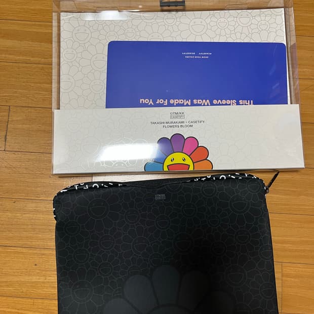 케이스티파이 무라카미타카시 한정판 블랙 스마일 13인치 파우치