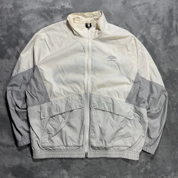 엄브로 배색 바람막이