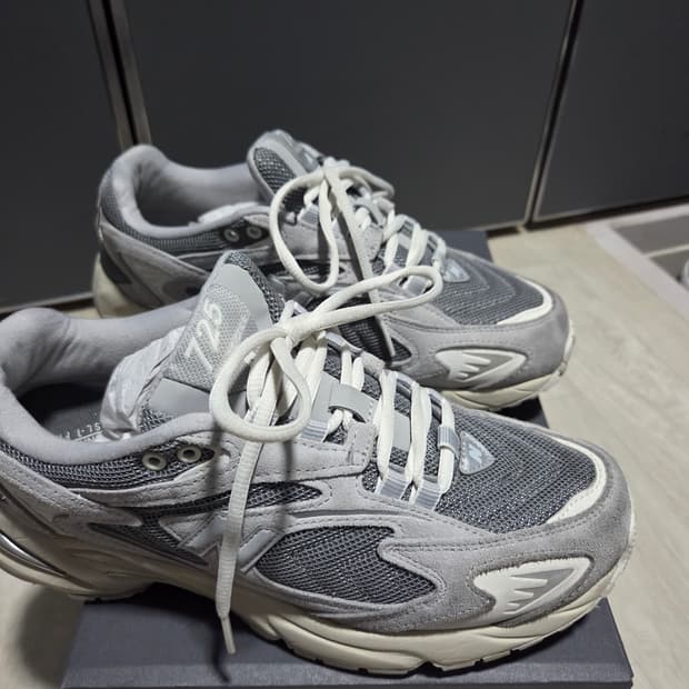 뉴발란스725 사이즈265