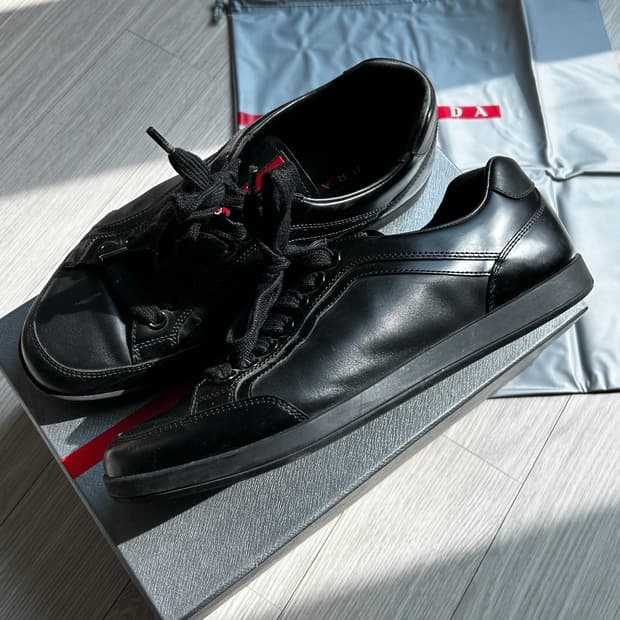 프라다 스포츠 가죽 스니커즈