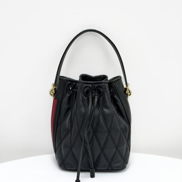 발리 퀼팅 레더 드로우스트링 버킷백