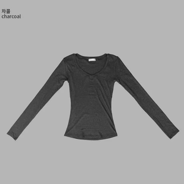 버터랩 25FW 펜던트 브이넥 슬림핏 긴팔 티셔츠 차콜