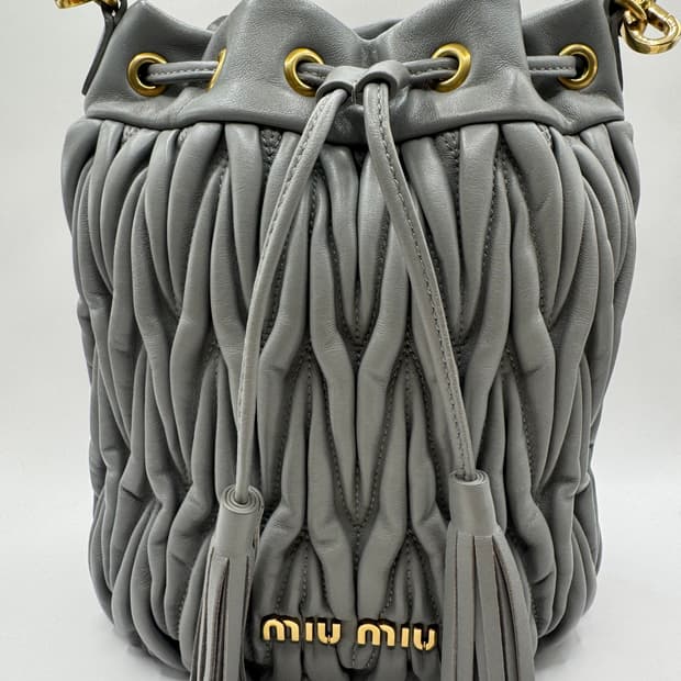 👉 정품 미우미우 마테라쎄 버킷백 💚 꾸안꾸로 딱 예쁜 가방