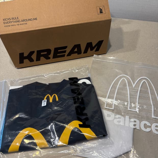 Palace x McDonald's Logo T-Shirt Black 