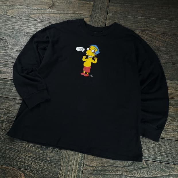 [리바이스 X 심슨] 프린팅 오버핏 롱슬리브 긴팔티 블랙 M19019