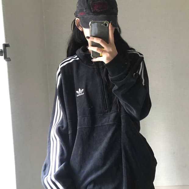 아디다스 블랙 벨벳 반집업