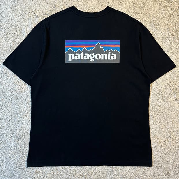 파타고니아 PATAGONIA 백프린팅 반팔 티셔츠 블랙
