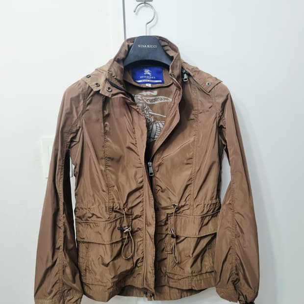 버버리블루라벨 정품 후드바람막이 자켓