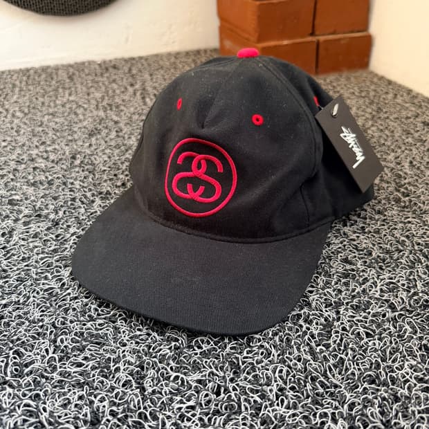 [새 상품] 스투시(Stussy) SS 링고 스냅백 캡 - 블랙/레드