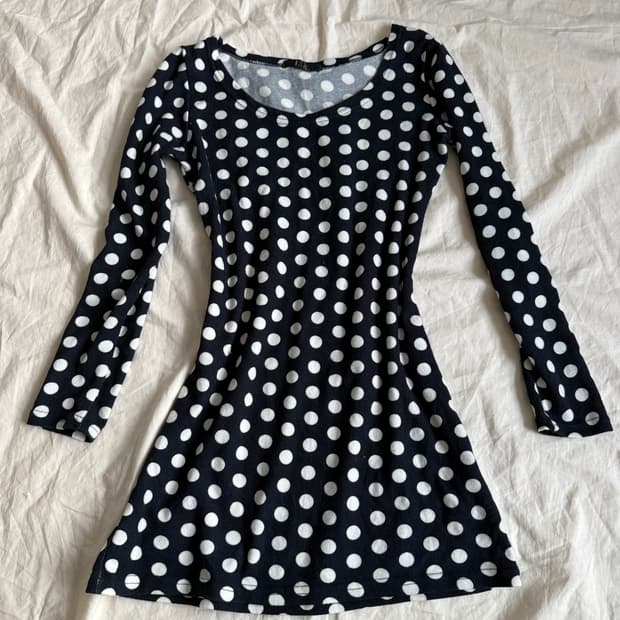 러블리 딥 네이비 도트 딱붙 롱슬리브 