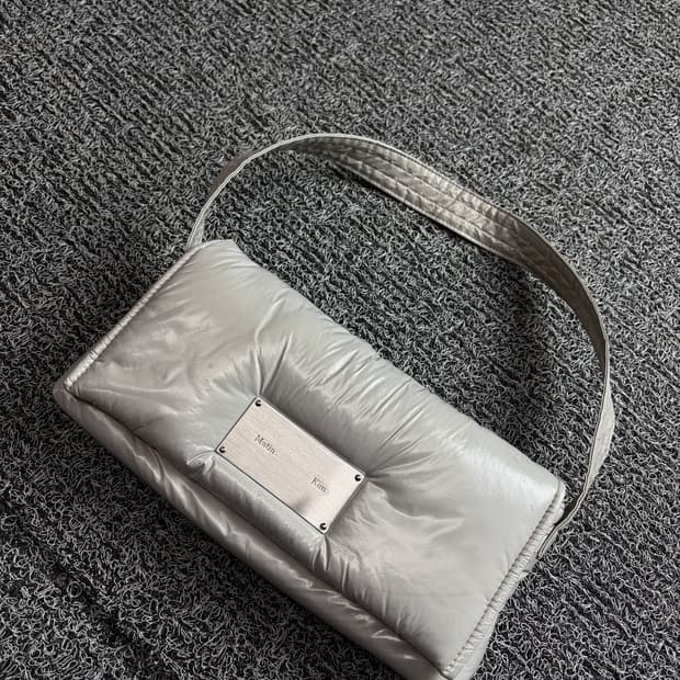 마뗑킴 미들 패딩 숄더 백 라이트 그레이 2919