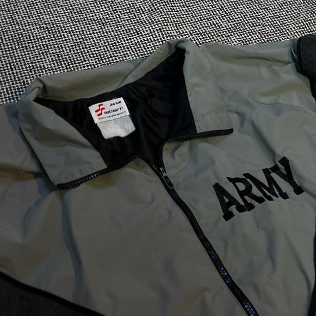 ARMY 바람막이
