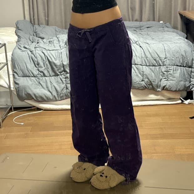 보라색 로우라이즈 카고 팬츠 모리걸