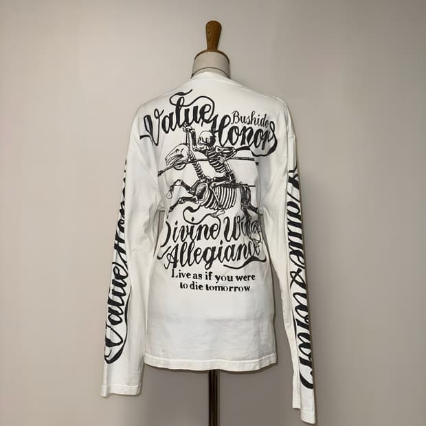 해골 와투케 레터링 롱슬리브