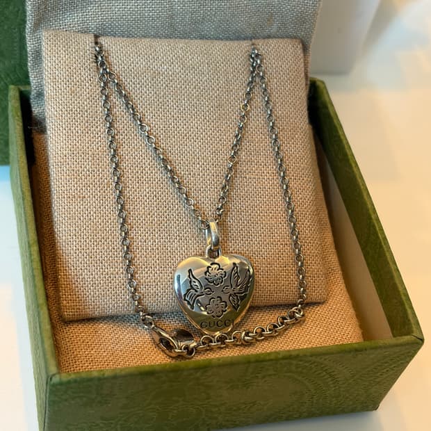 구찌 블라인드 포 러브 네클리스