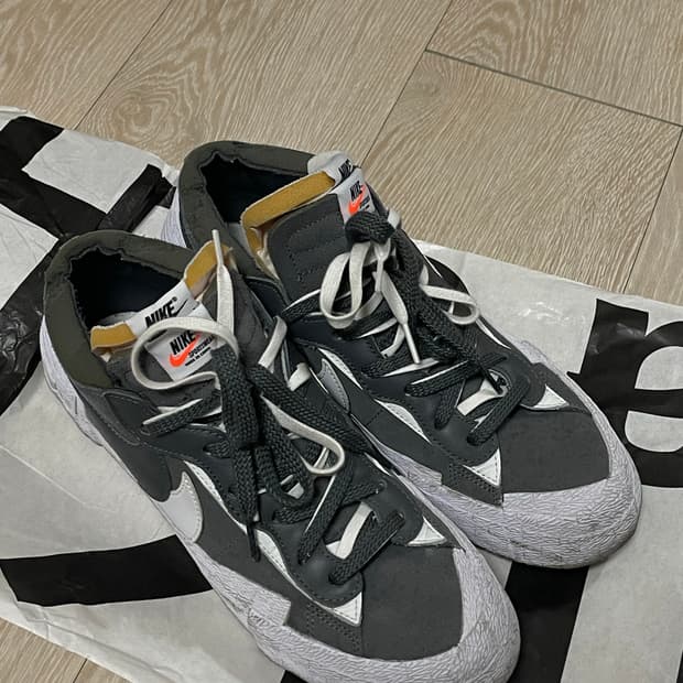 나이키 사카이 블레이저 로우 아이언 그레이 285사이즈